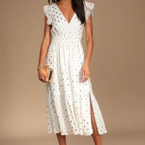 Lulu’s White and Gold Dot Ruffled Tiered Dress, size small